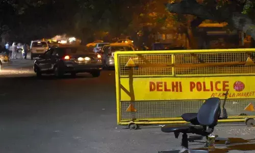 Woman child rights activist robbed of her gold chain in Delhi