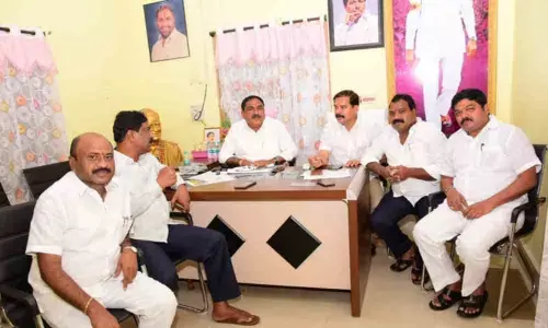 Warangal: Minister Errabelli appeals to RTC staff to call off strike