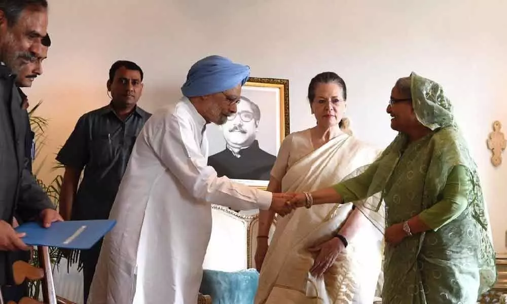 Sonia accepts Hasinas invitation to visit Bangladesh