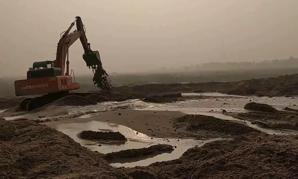 Govt draws flak for sand scarcity in Amaravati