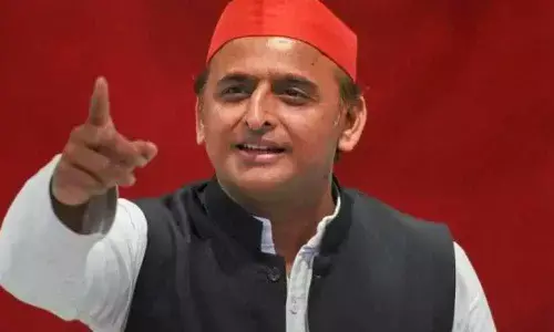 Akhilesh inducts Ramakant Yadav back into SP
