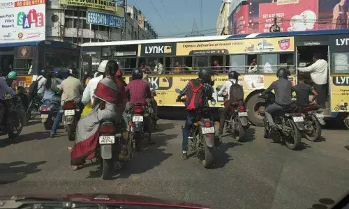 Traffic signal glitches spark traffic chaos