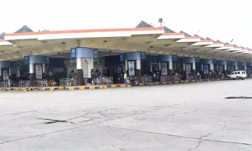 Government, unions adamant