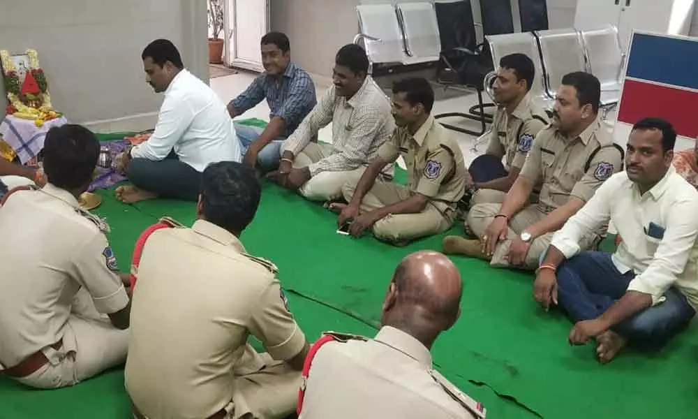 Ayuda Puja by cops