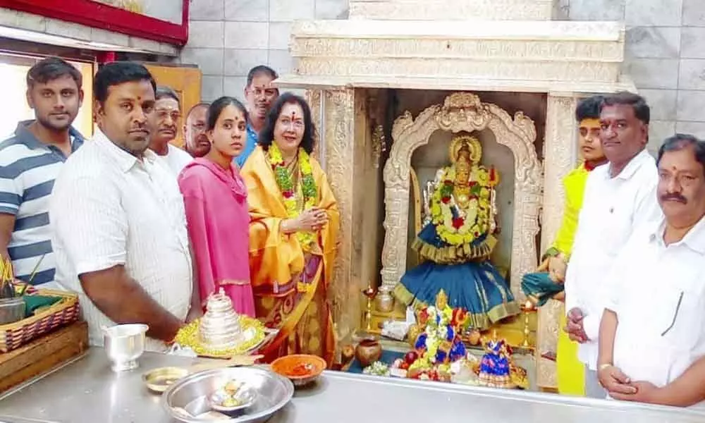 Judge, former Minister visit temples in Old City