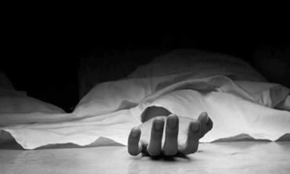 Grieving wife dies beside her husbands dead body in Vizianagaram