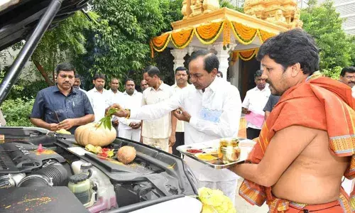 CM performs pooja on Vijaya Dasami