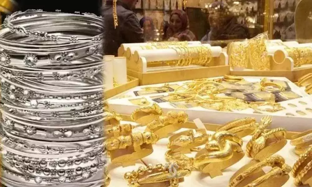 Gold Declines while Silver remains steady On Tuesday, October 22