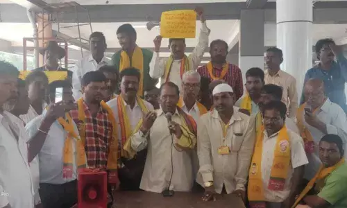 TDP extends support to RTC staff in Karimnagar