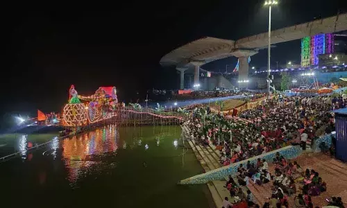 Devotees rush continues at Kanakadurga temple in Vijayawada