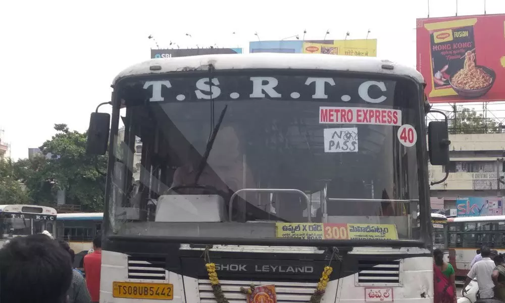 Hired buses fleeces commuters, Bus Passes not valid