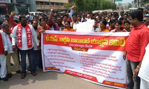 TSRTC JAC takes out rally: Mancherial