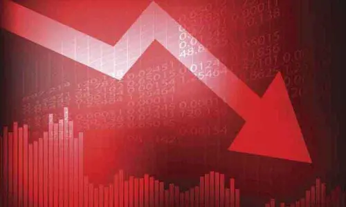 Markets slip into red as bank stocks weigh