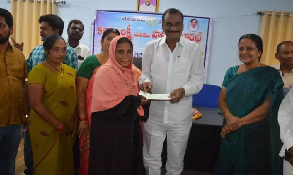 Kothagudem: Vanama distributes Kalyana Lakshmi, Shaadi Mubarak cheques