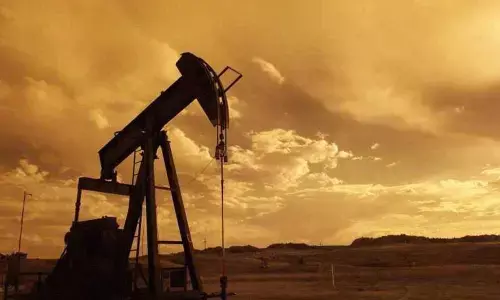 Oil prices surge as Iranian tanker hit by double-blast off Saudi