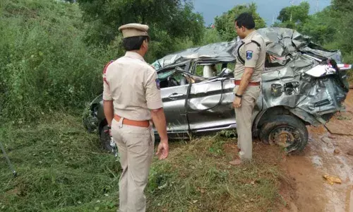 Mahbubnagar: 2 killed, 5 hurt in accident on NH-44