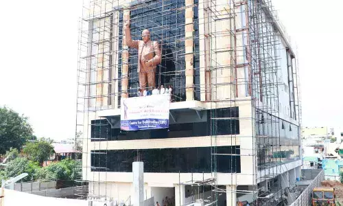 R&B Minister visits new CDS building