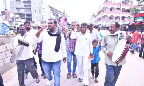 MRPS takes out KCRs mock funeral in Karimnagar