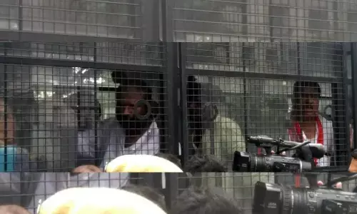 TSRTC strike: BJP, JAC leaders held for protesting at Bus Bhavan