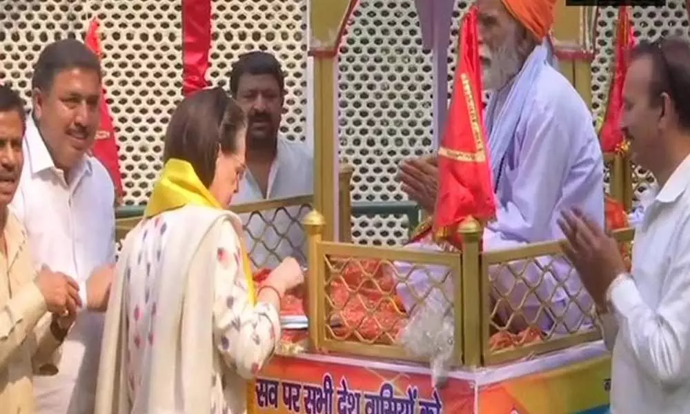 Delhi: Sonia Gandhi performs rituals of Shobha Yatra on Valmiki Jayanti