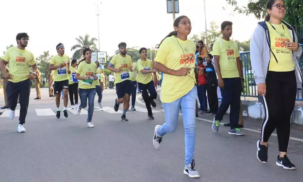 Thousands take part in cancer run in hyderabad city