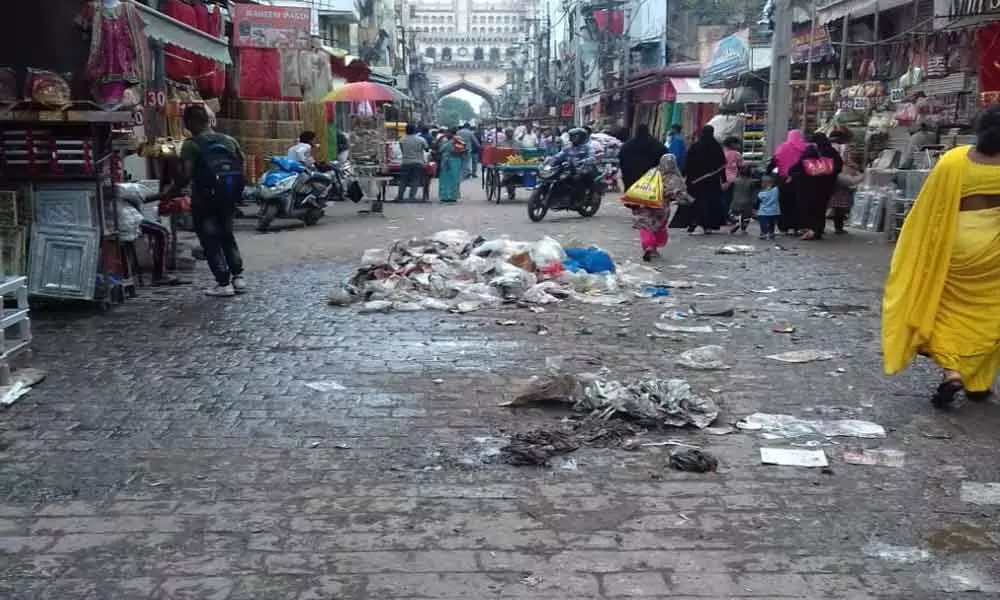 Hygiene nowhere to be seen in Laad Bazaar