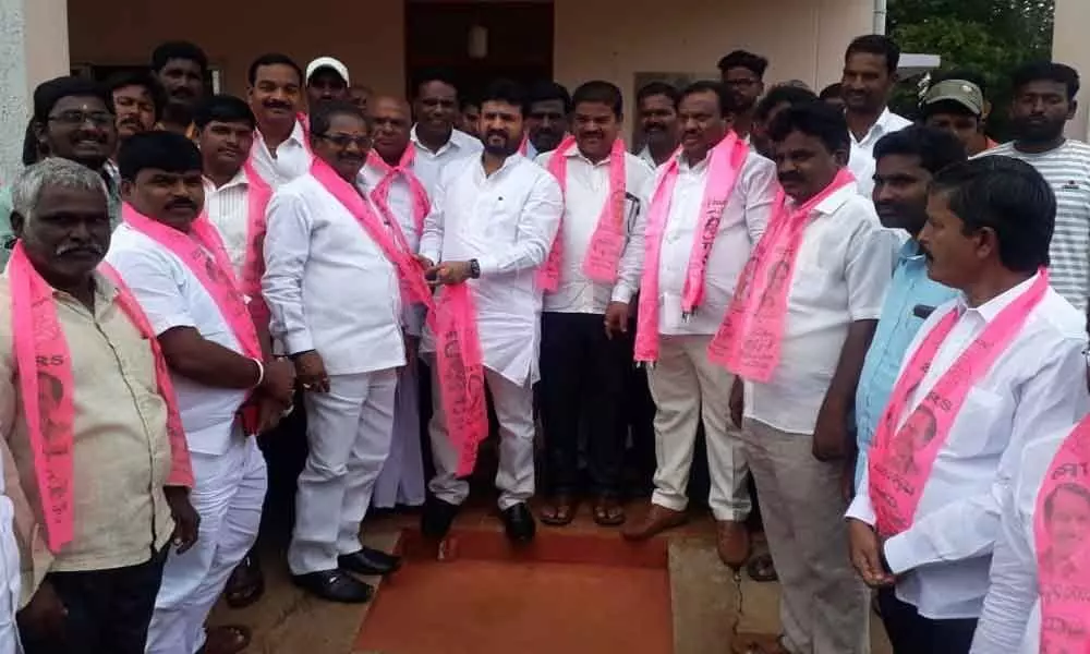 Several Congress leaders join TRS