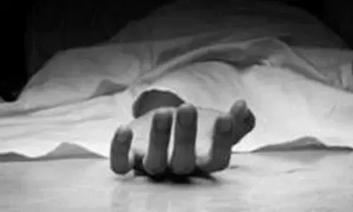 Visakhapatnam: A couple dies after slipping off from the train at Duvvada Railway station