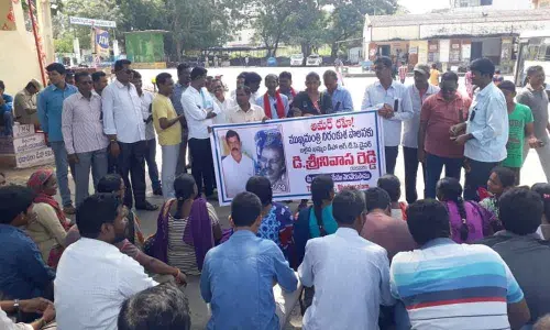 TSRTC JAC pays tributes to Srinivas Reddy