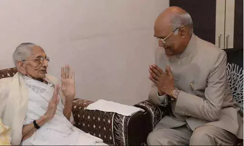 President Kovind Meets PM Modis Mother Hiraba, Spends 30 Minutes With Her