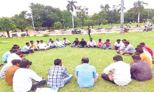 OU student JAC lends support to TSRTC staff