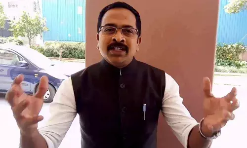 Drivers death triggers blame game: BJP holds KCR responsible