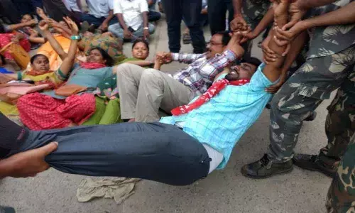 Tension prevails in Khammam dist as RTC JAC observes bandh