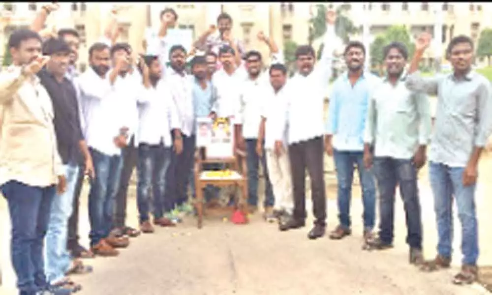 Student unions pay tributes to TSRTC staff
