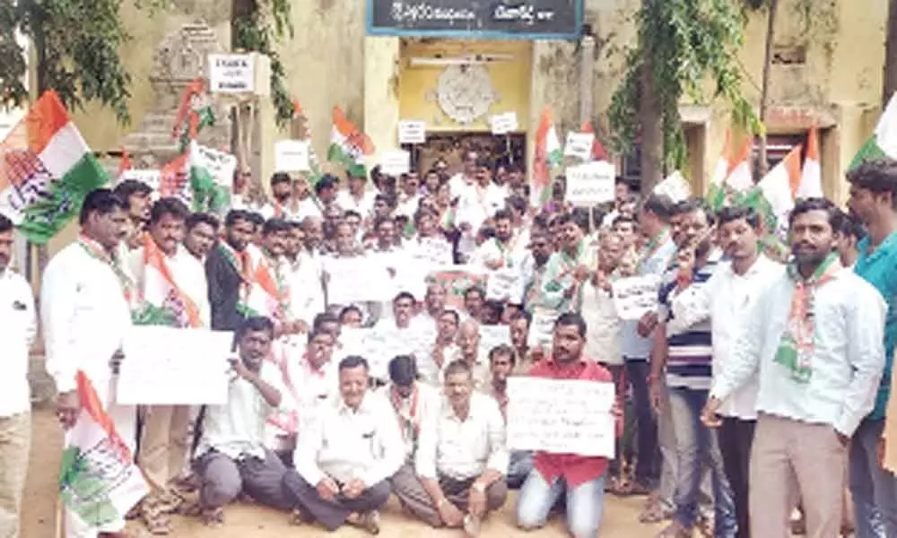 Congress protests in support of TSRTC stir