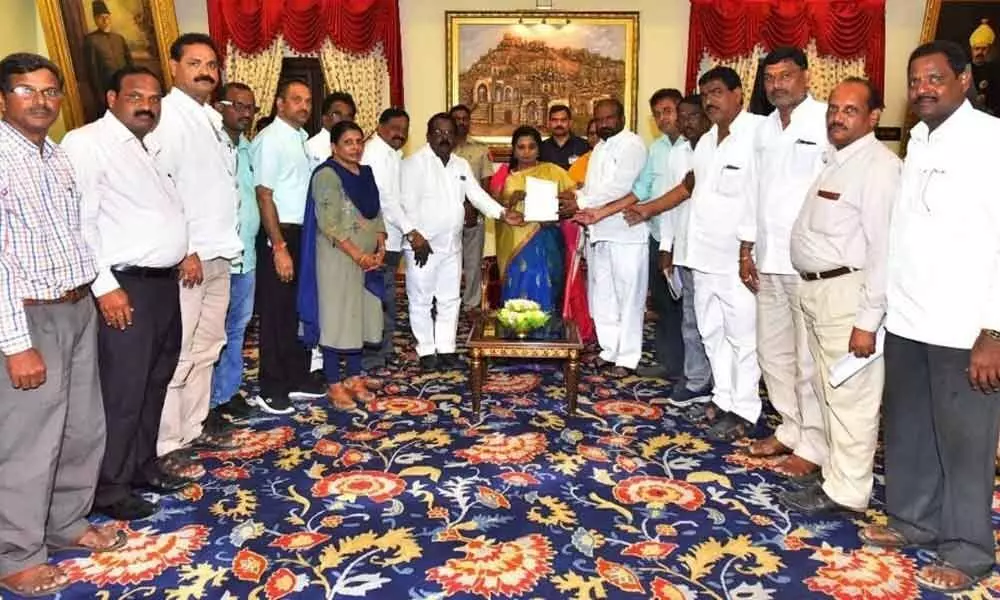 RTC staff SoS to Governor Tamilisai Soundararajan