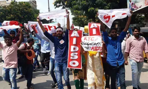 Students JAC Protest At Bus Bhavan: Police Arrests the Student Leaders