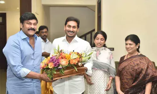 Megastar Chiranjeevi Along with His Wife Surekha Meets YS Jagan Mohan Reddy