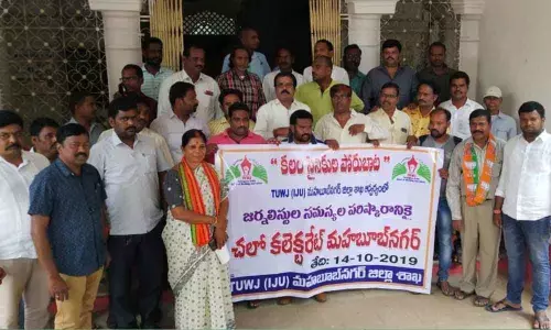 Mahbubnagar: After RTC workers, scribes too get support from Opposition parties