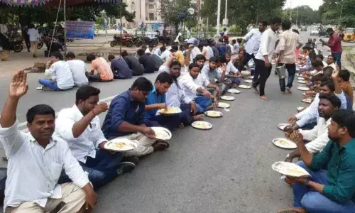 Mahbubnagar: Vanta-Varpu, rallies mark day 10 of RTC strike