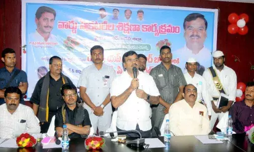Act with responsibility, Deputy CM tells new staff in Kadapa