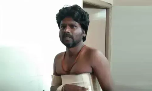 Conductors arm breaks in a clash between police, RTC employees in Kamareddy