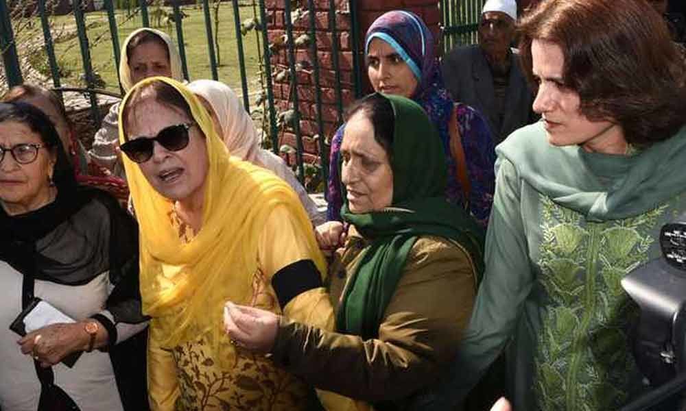 Jandk Farooq S Sister Daughter Detained After Women S Protest