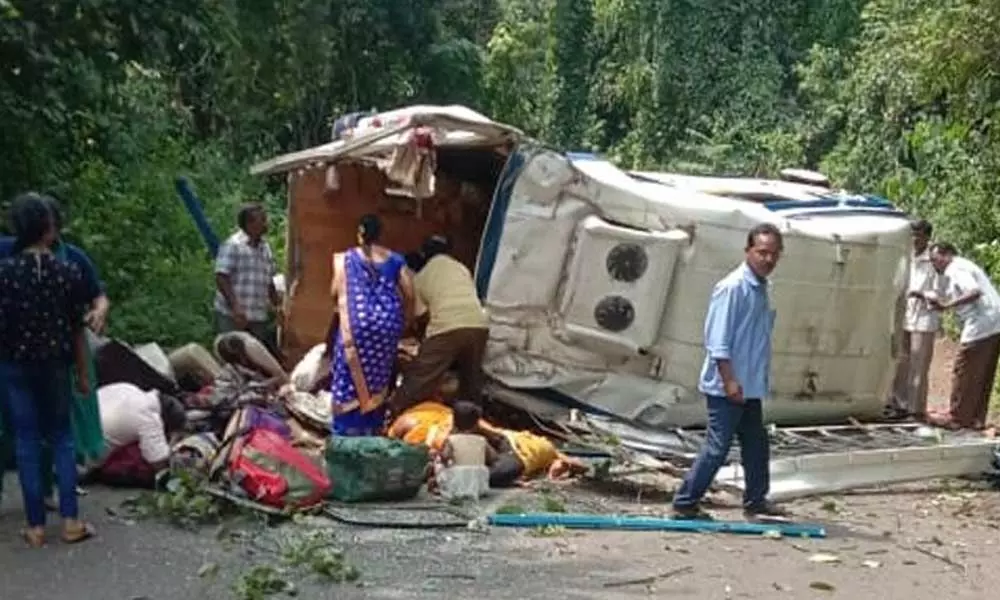 Tourist bus fell in valley In Kakinada: 8 dead, 4 Injured