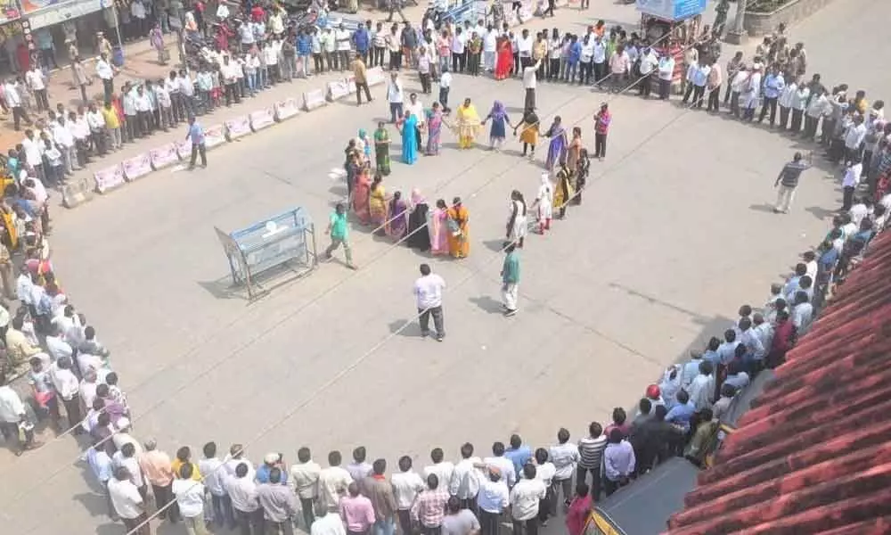 Rallies, human chain, Vanta Vaarpu in Khammam