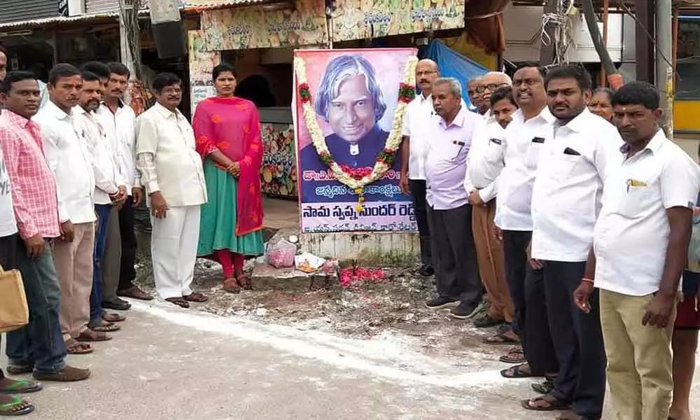 Floral tributes to Missile Man