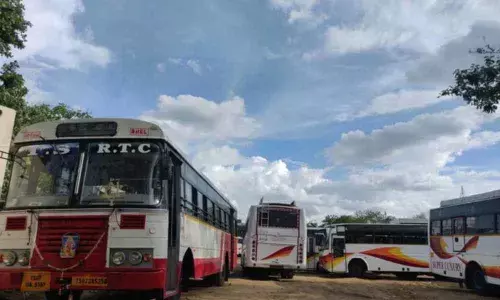 High Court To Hear The Petitions On RTC Strike And Extension Of Dussehra Holidays