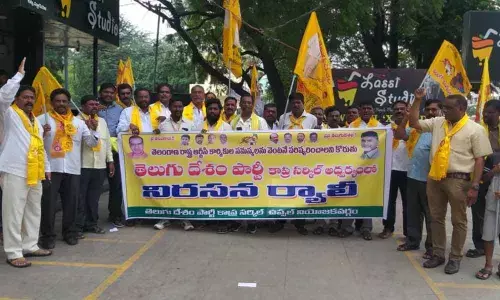 TDP activists extend solidarity to TSRTC stir