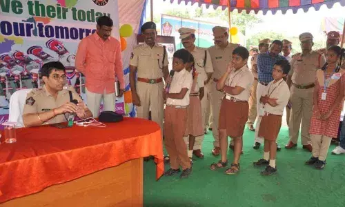 SP Grewal opens police house exhibition in Eluru