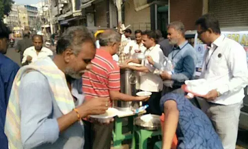 NGO completes 202 events of feeding at govt hospitals